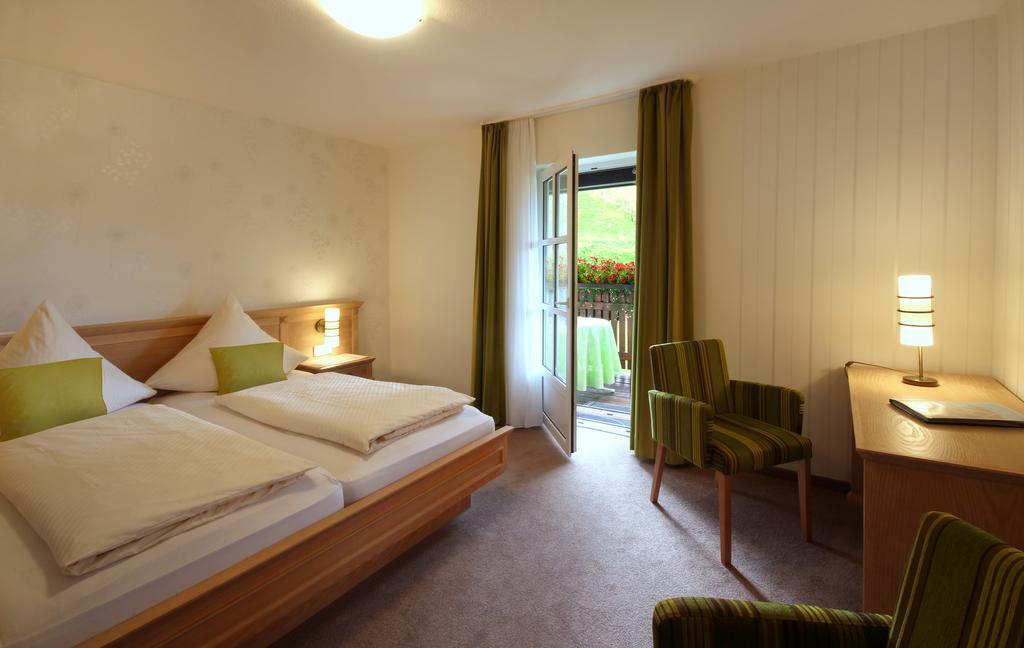 Lauras Landhauspension Medebach Zimmer foto