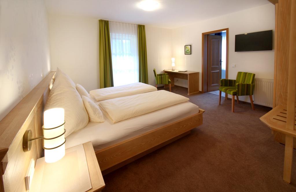 Lauras Landhauspension Medebach Zimmer foto